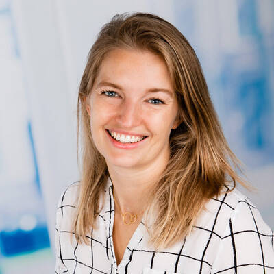 kyra-van-bussel-mcg-linkedin-profielfotograaf-8540-lowres-600x600-px